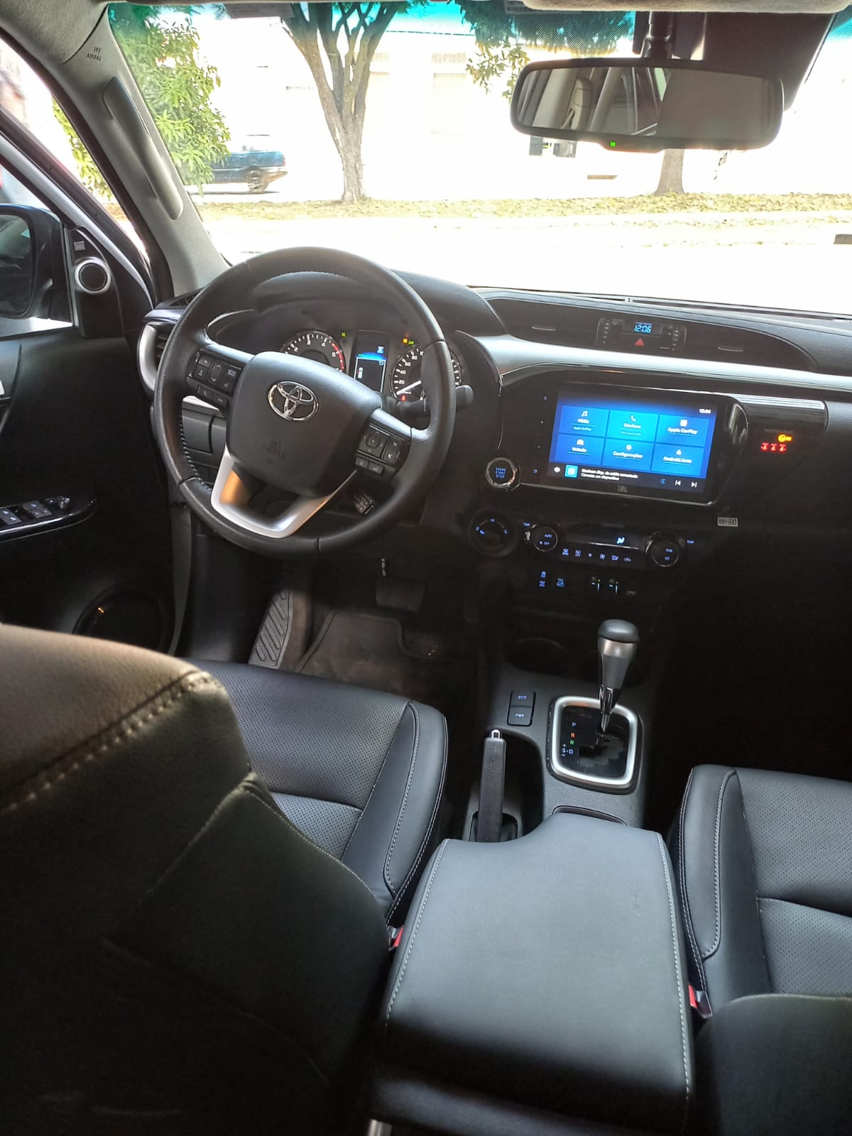 TOYOTA HILUX 4X4 2.8 TDI SRX DIESEL AUT. *SÓ 11.000 KM Ano 2025 - Image 11