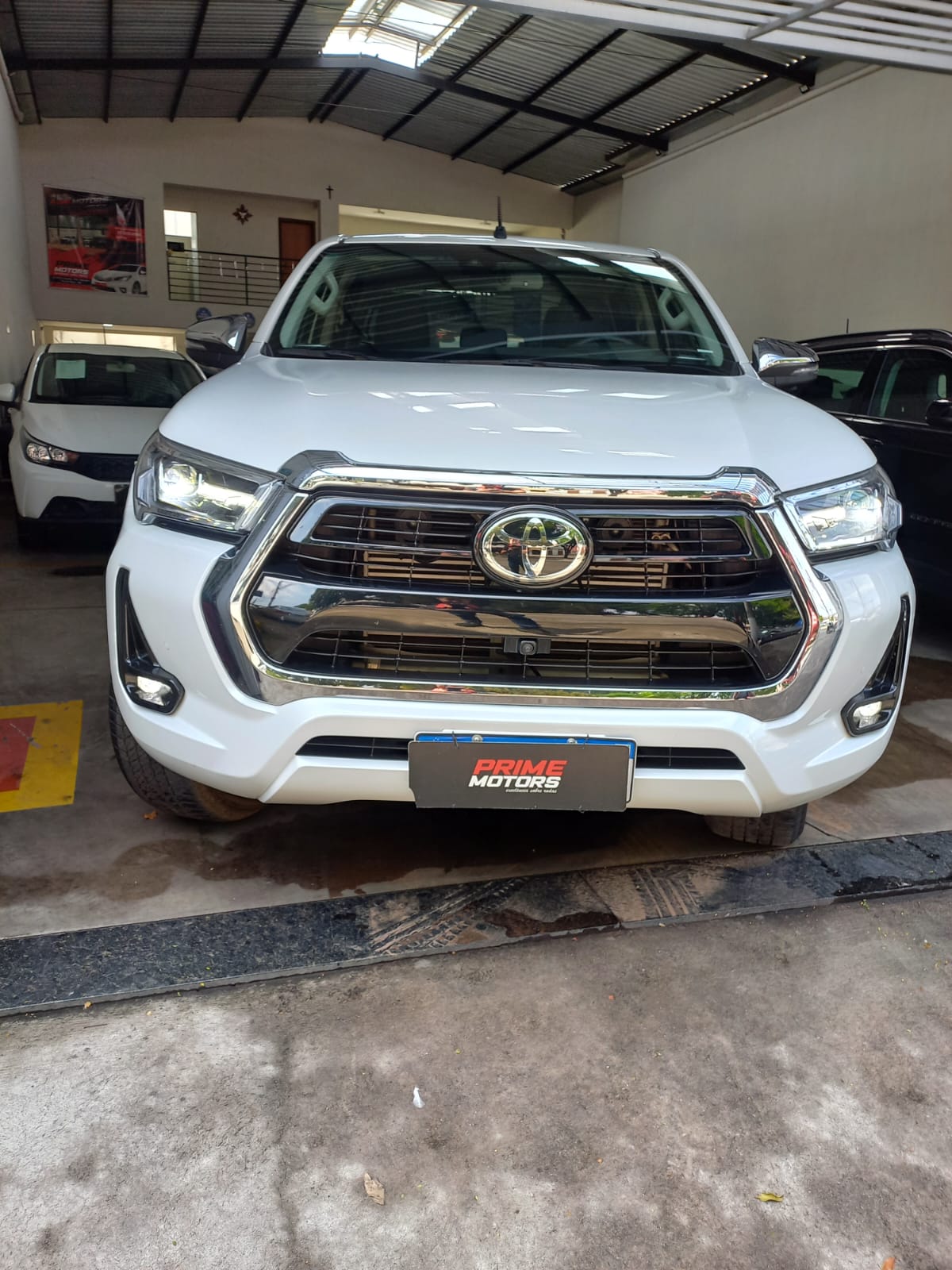 TOYOTA HILUX 4X4 2.8 TDI SRX DIESEL AUT. *SÓ 11.000 KM Ano 2025 - Image 5