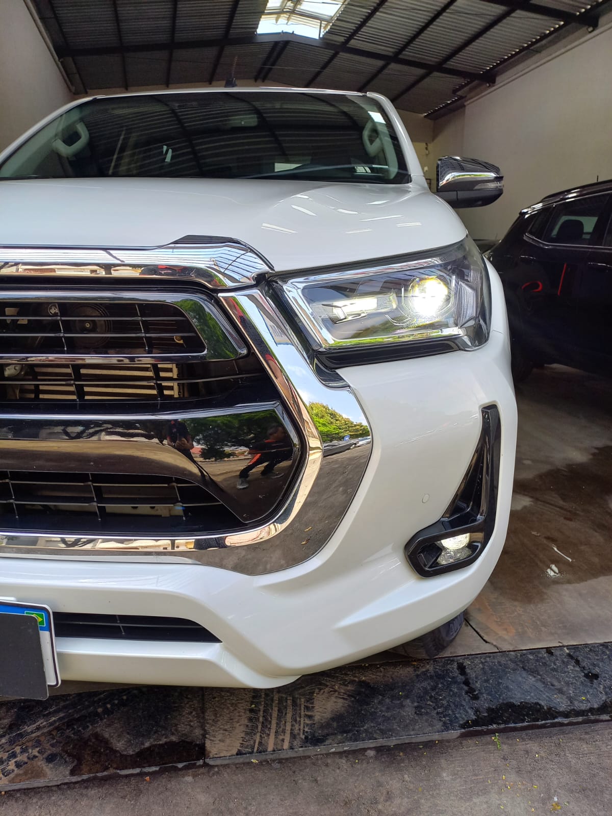 TOYOTA HILUX 4X4 2.8 TDI SRX DIESEL AUT. *SÓ 11.000 KM Ano 2025 - Image 3